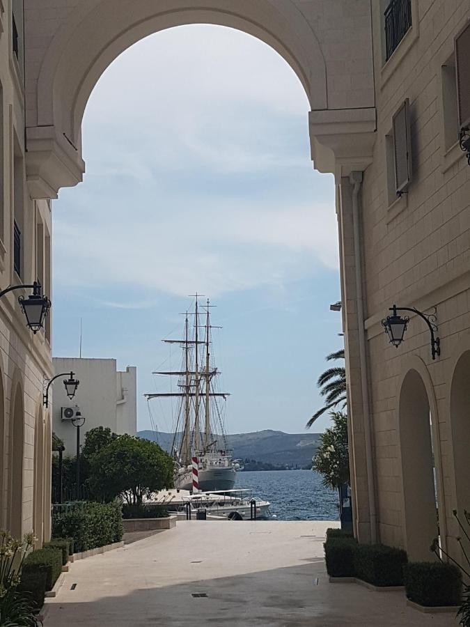 Wisteria Hotel Tivat Exterior photo
