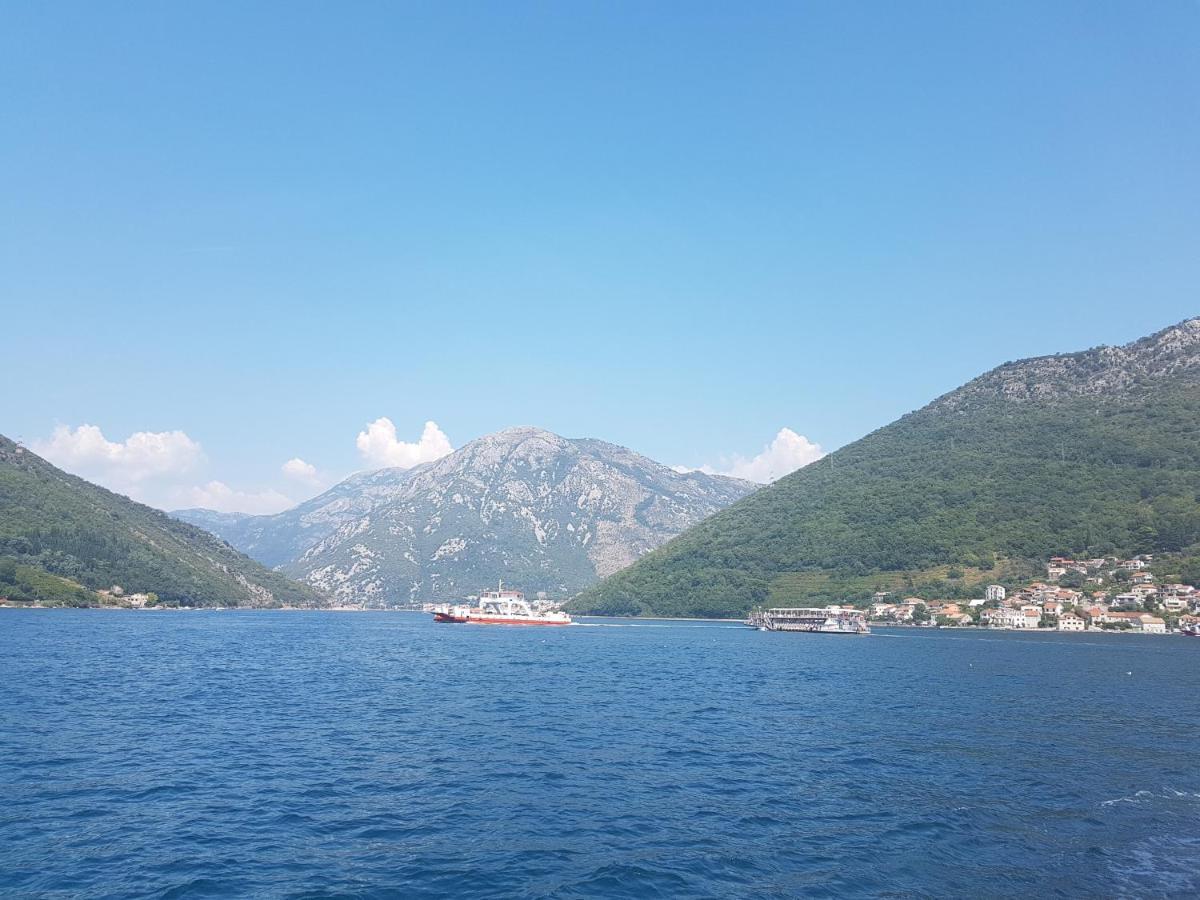 Wisteria Hotel Tivat Exterior photo