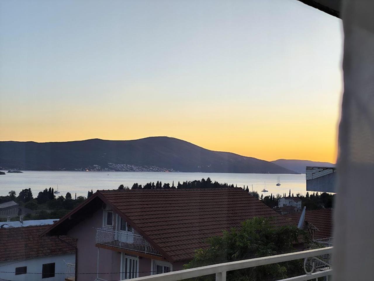Wisteria Hotel Tivat Exterior photo